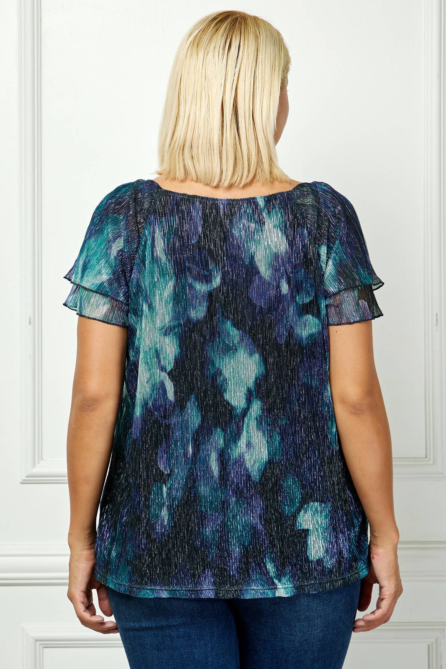 PLUS SIZE MOONLIGHT GLEAM PLEATED FLUTTER BLOUSE: Black/Burgundy/Red / 3XL
