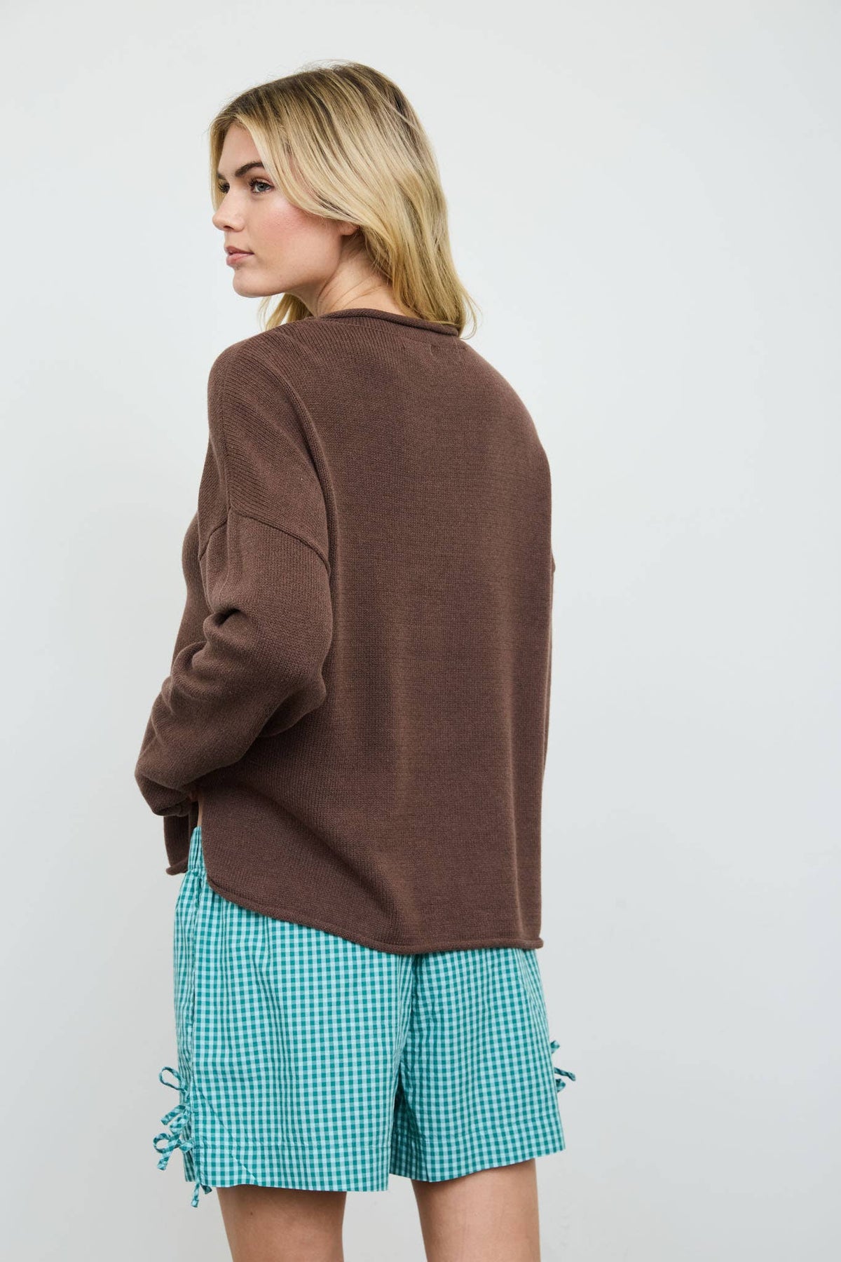 PUPPY MOTIF CREW NECK KNIT PULLOVER: CHOCOLATE BROWN