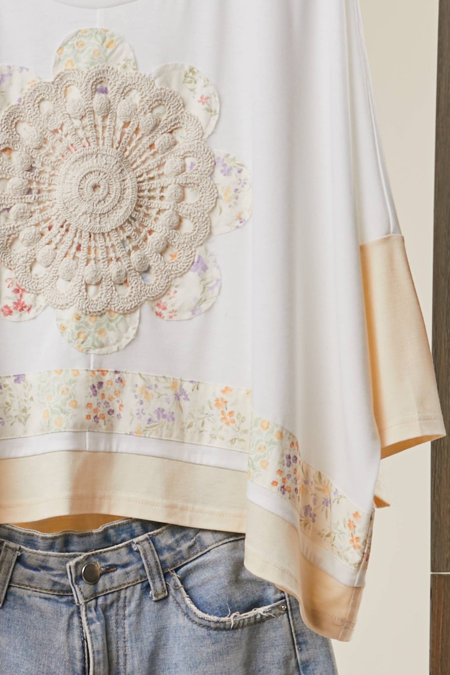 LACE EMBROIDERED SHORT SLEEVES ROUND NECK TOP: Ivory / M