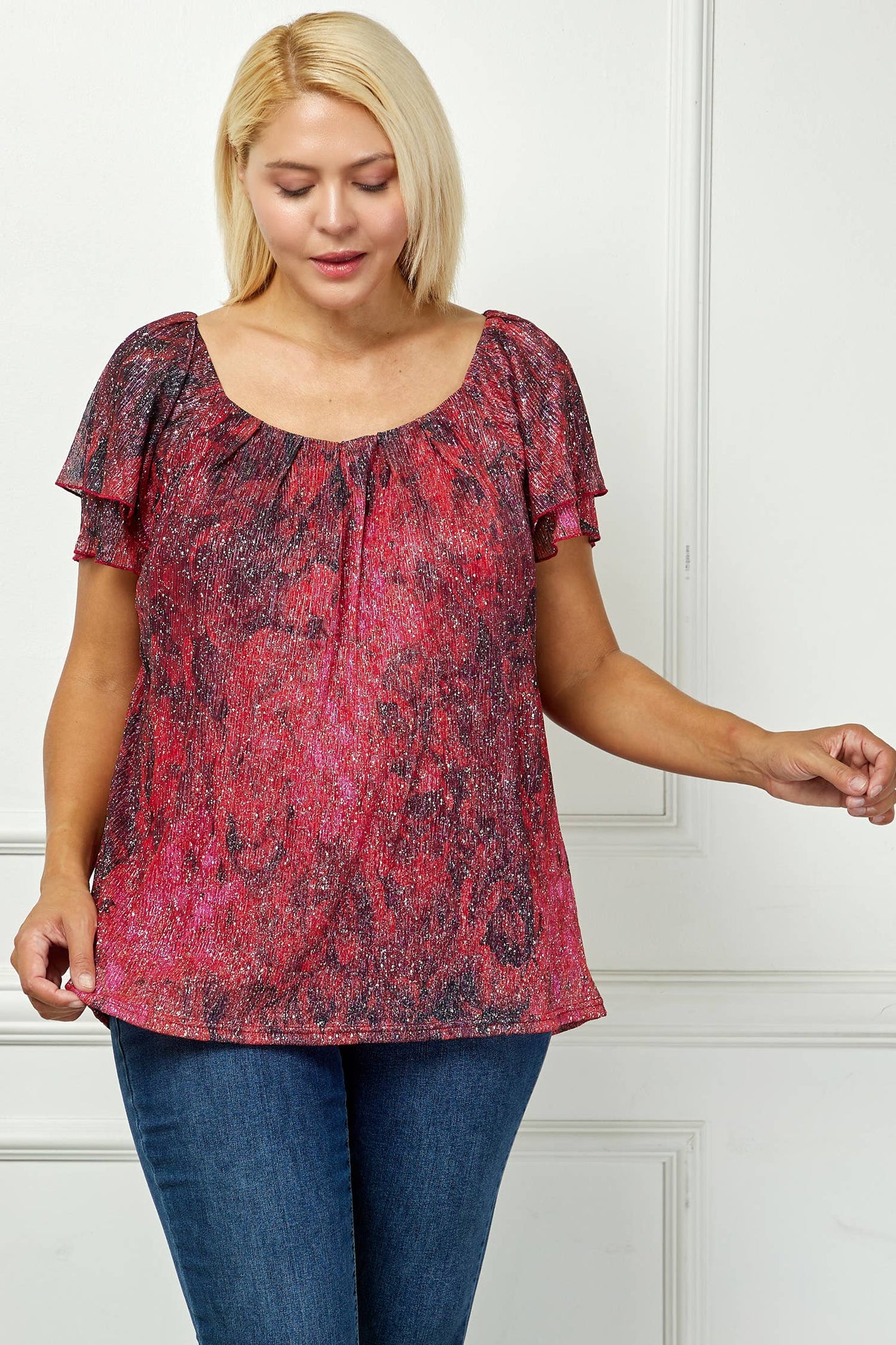 PLUS SIZE MOONLIGHT GLEAM PLEATED FLUTTER BLOUSE: Black/Burgundy/Red / 3XL