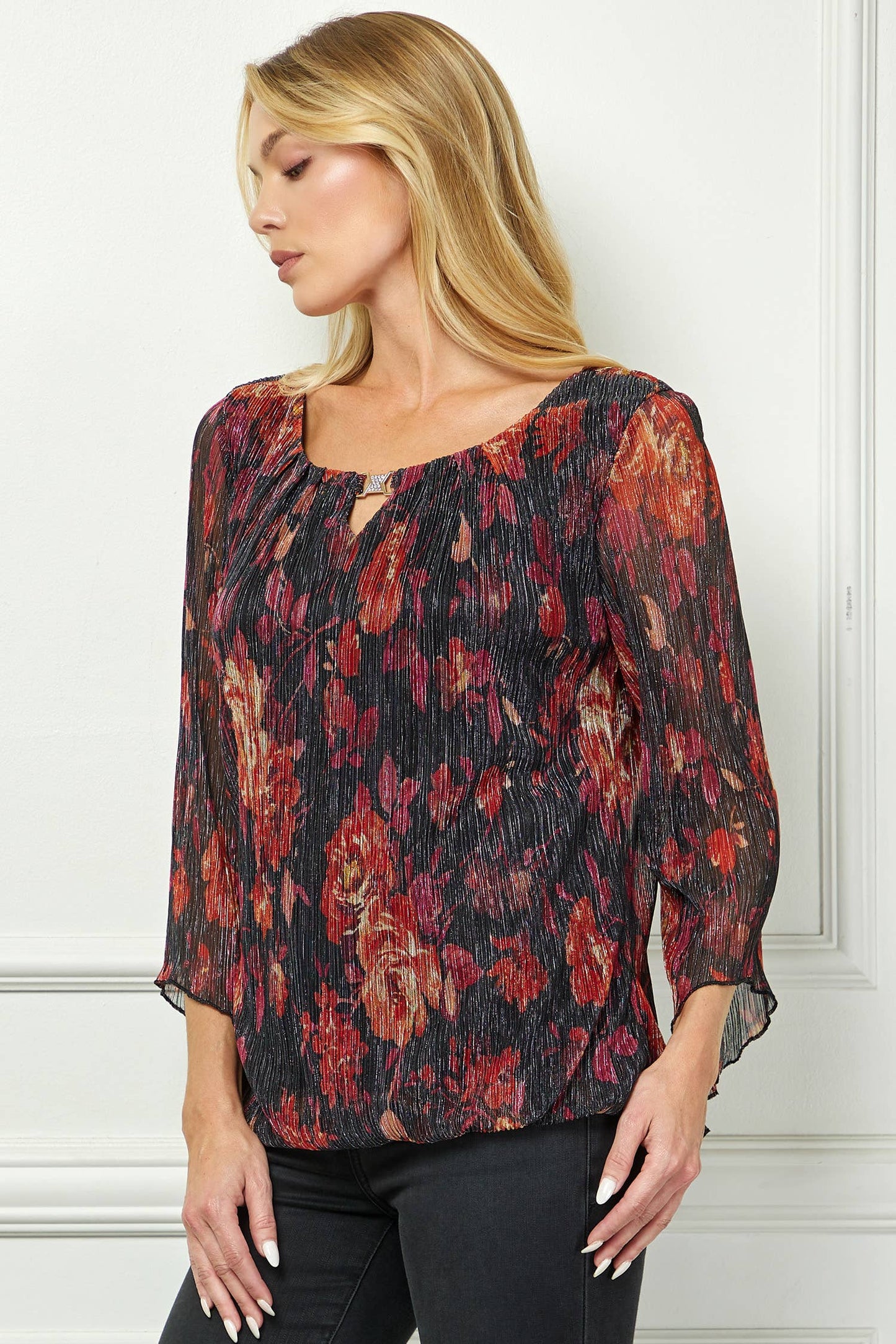 SPARKLING PLEATED BUBBLE HEM TOP : Black/Wine/Red / M