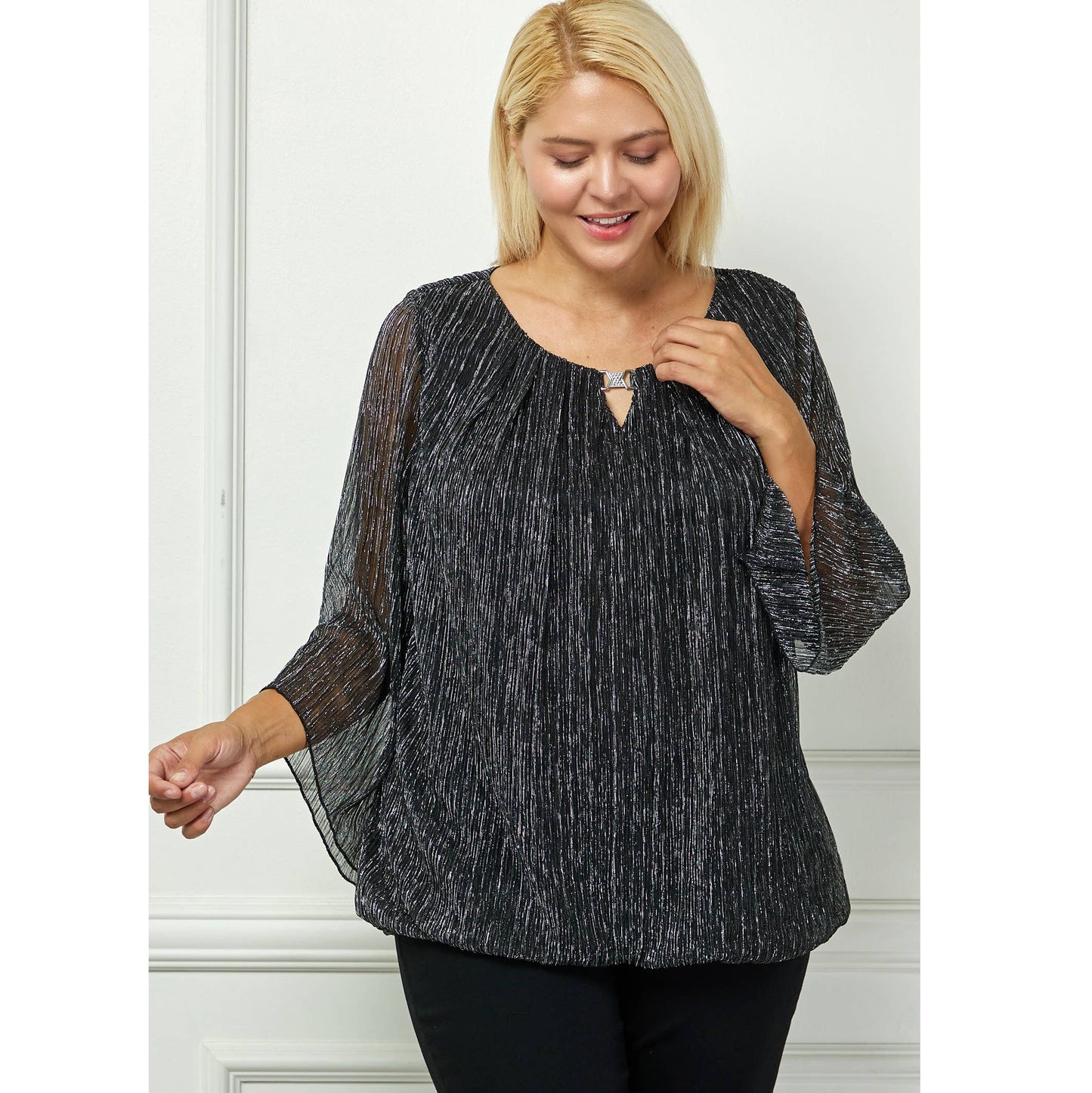 PLUS SIZE SPARKLING PLEATED BUBBLE HEM TOP: BKSIL / 1XL