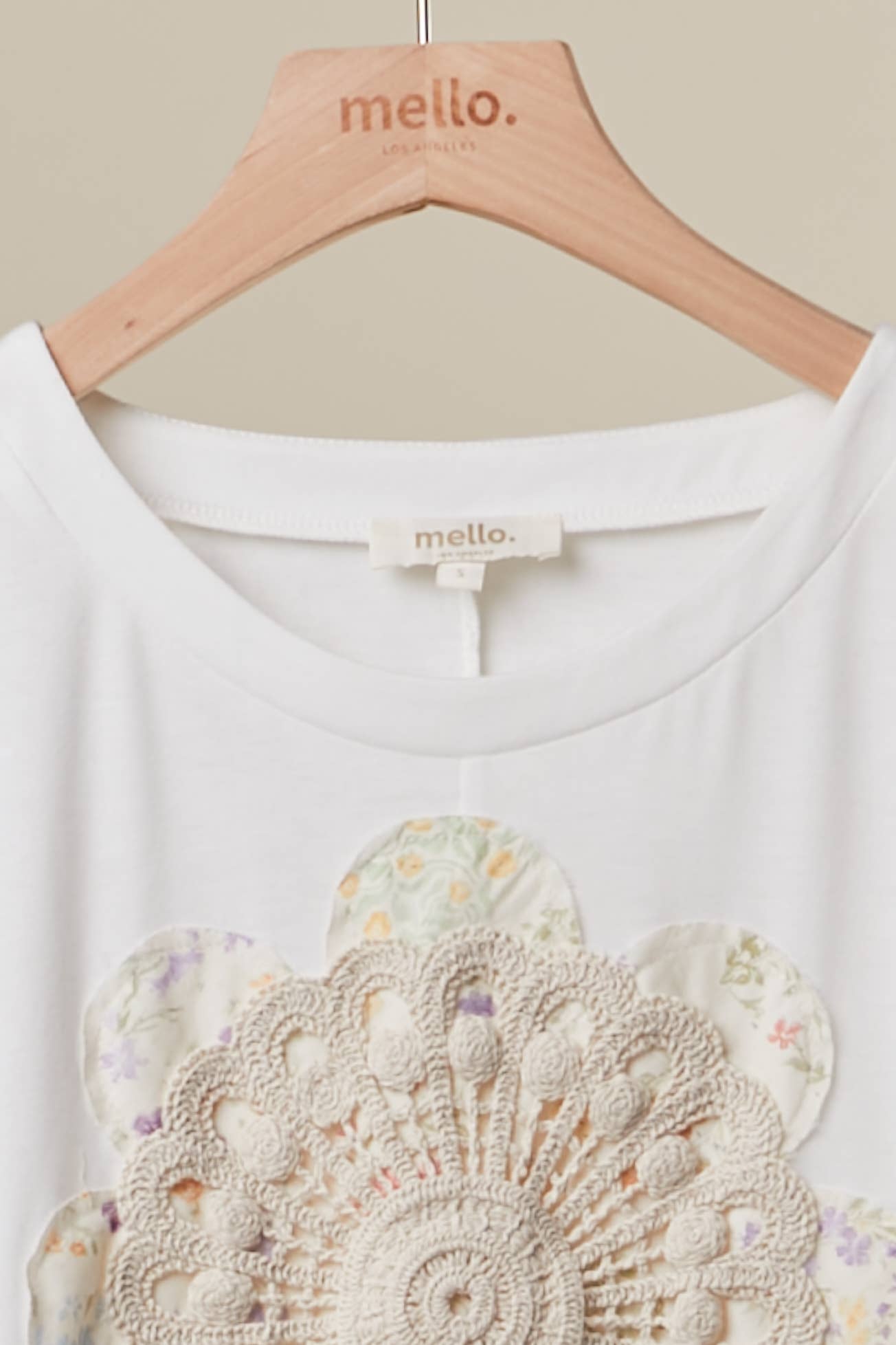 LACE EMBROIDERED SHORT SLEEVES ROUND NECK TOP: Ivory / S