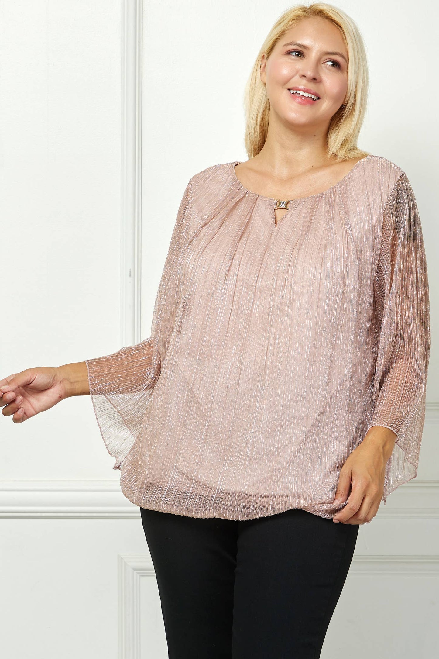 PLUS SIZE SPARKLING PLEATED BUBBLE HEM TOP: BKSIL / 2XL