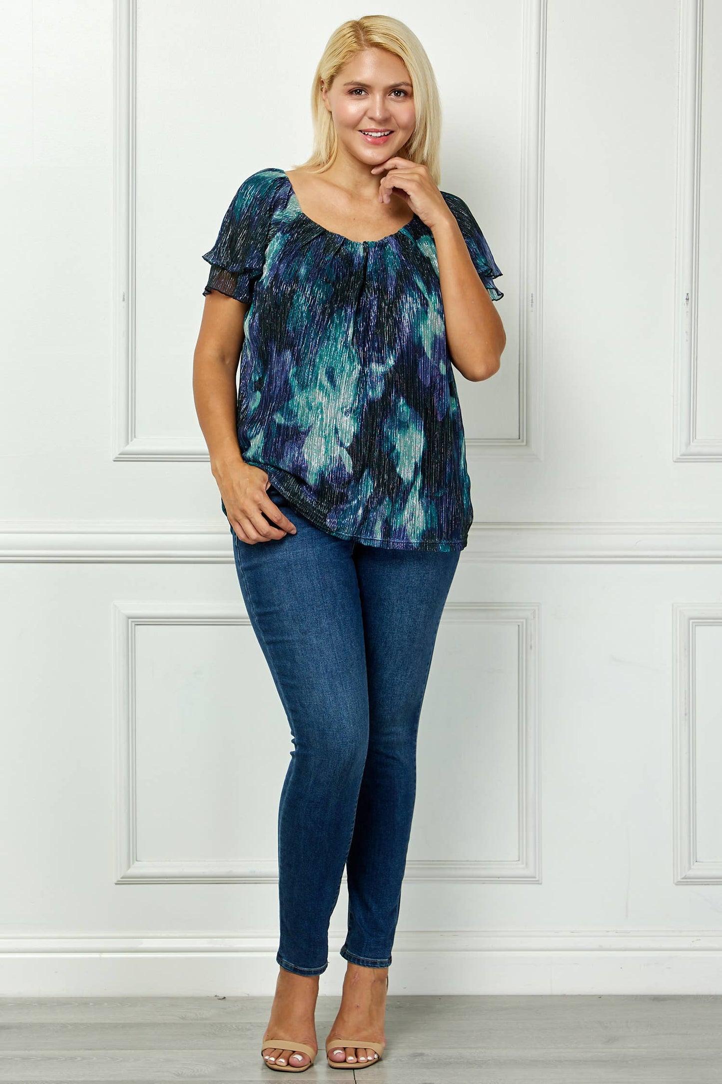 PLUS SIZE MOONLIGHT GLEAM PLEATED FLUTTER BLOUSE: Black/Burgundy/Red / 2XL
