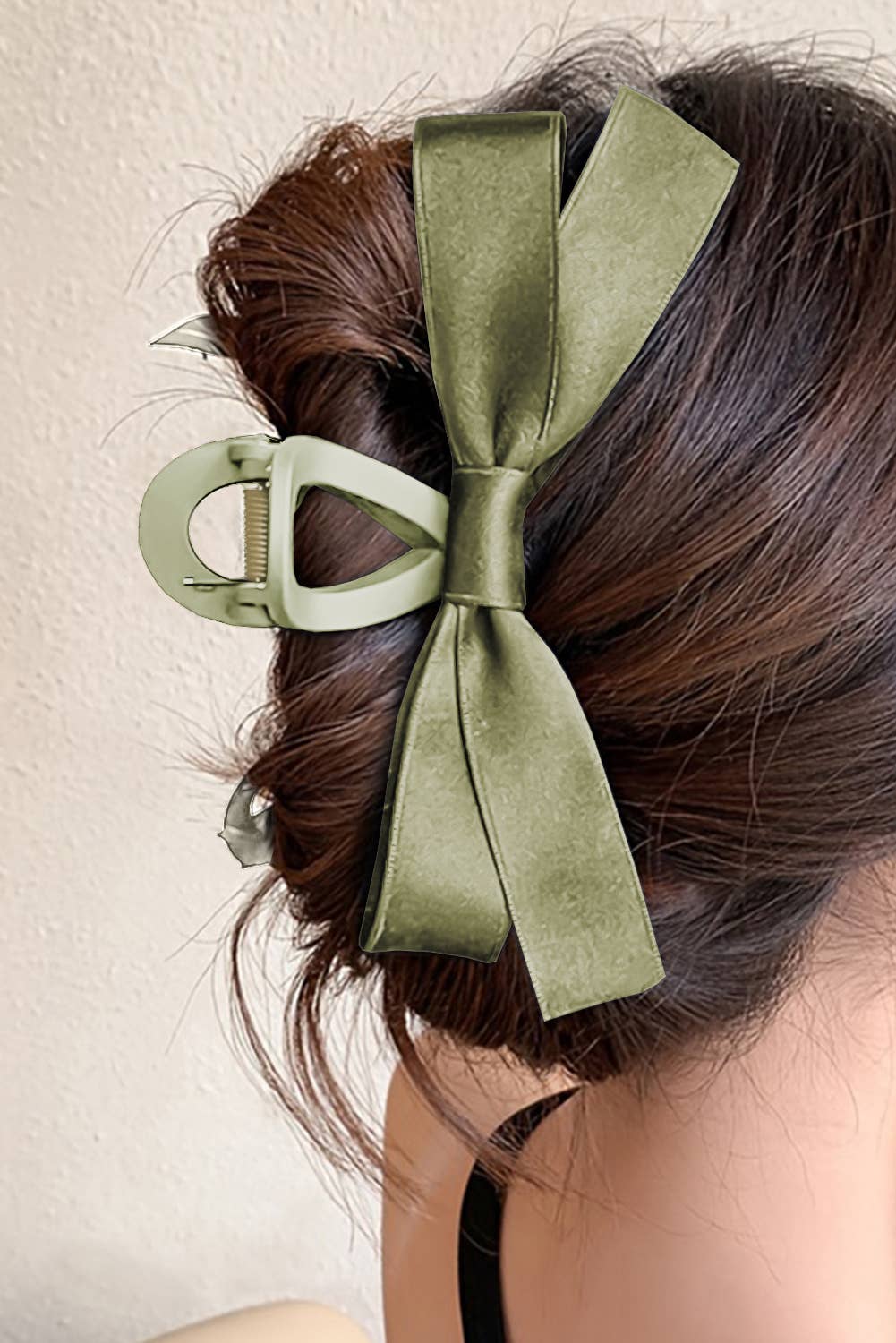 Black Bow Decor Large Hair Claw Clip: Light French Beige / Plastic / ONE SIZE