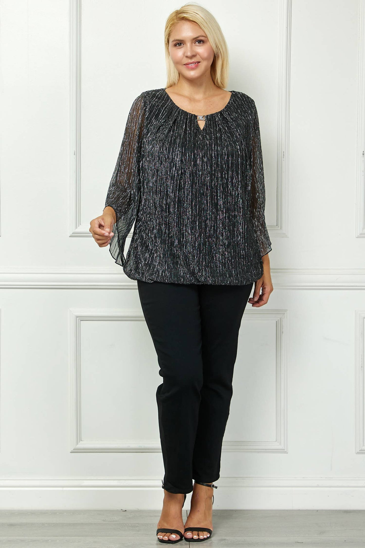 PLUS SIZE SPARKLING PLEATED BUBBLE HEM TOP: BKSIL / 2XL