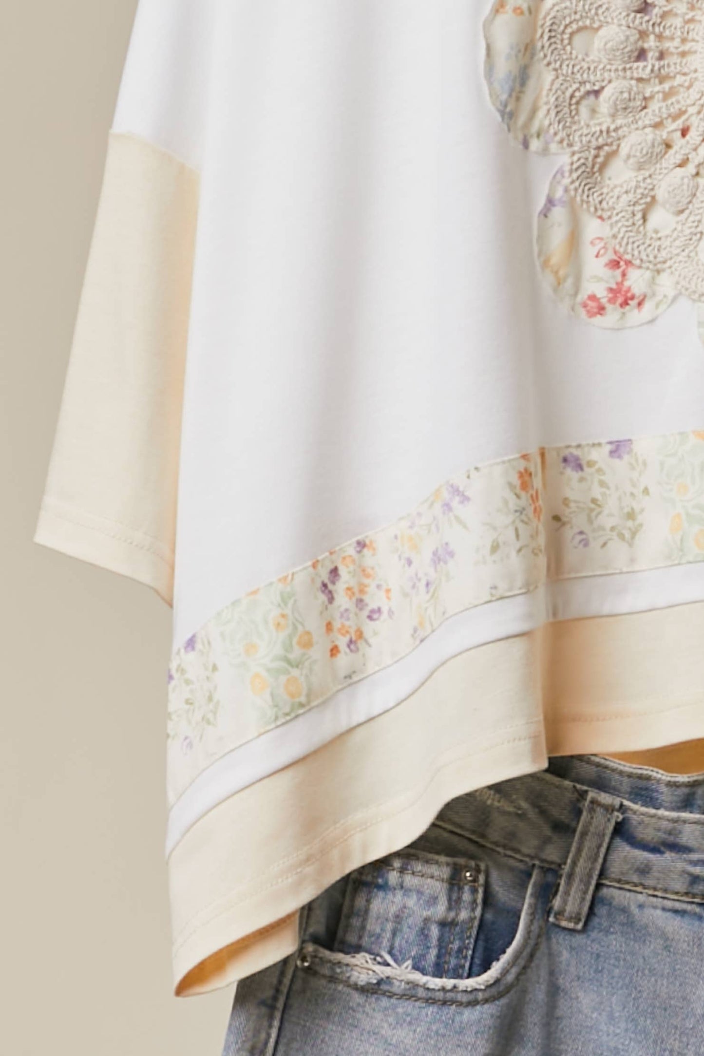 LACE EMBROIDERED SHORT SLEEVES ROUND NECK TOP: Ivory / L