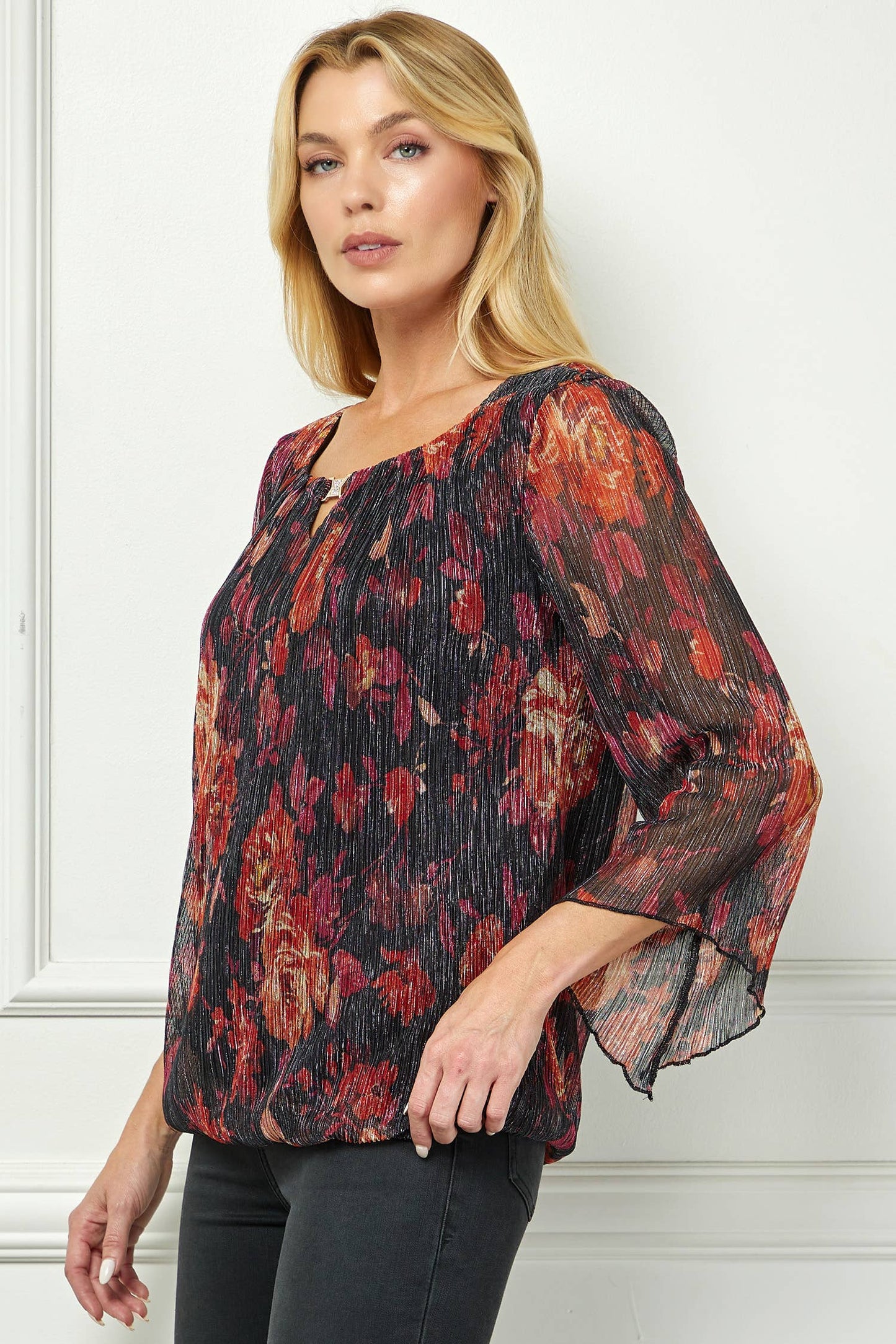 SPARKLING PLEATED BUBBLE HEM TOP : Black/Wine/Red / M