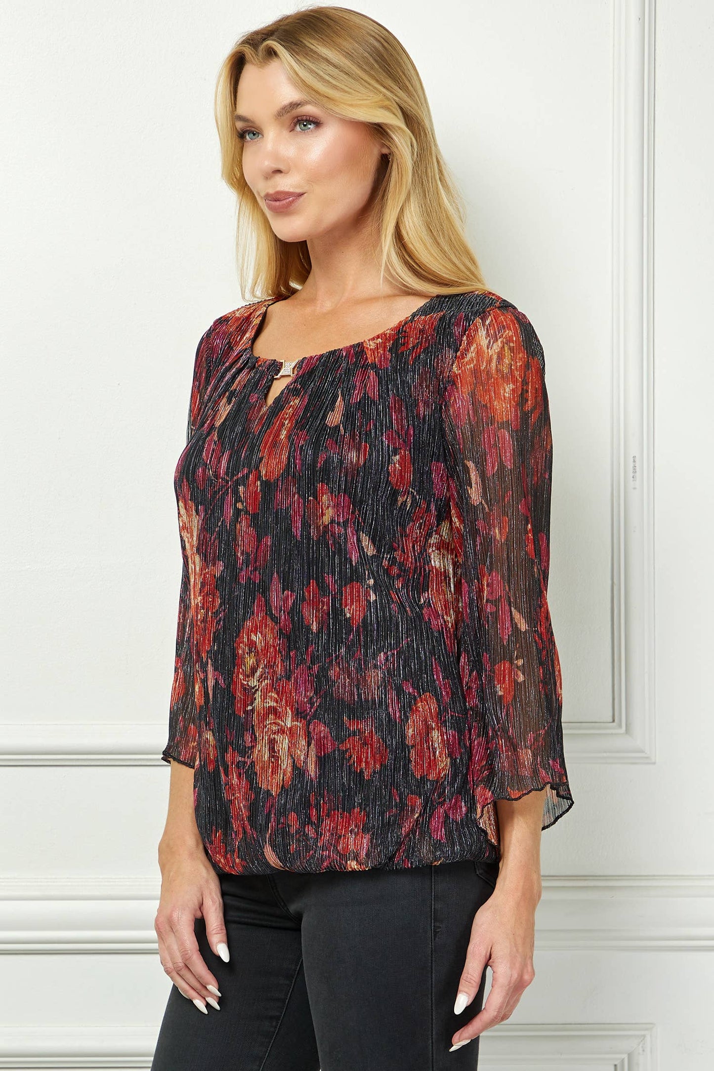 SPARKLING PLEATED BUBBLE HEM TOP : Black/Wine/Red / M