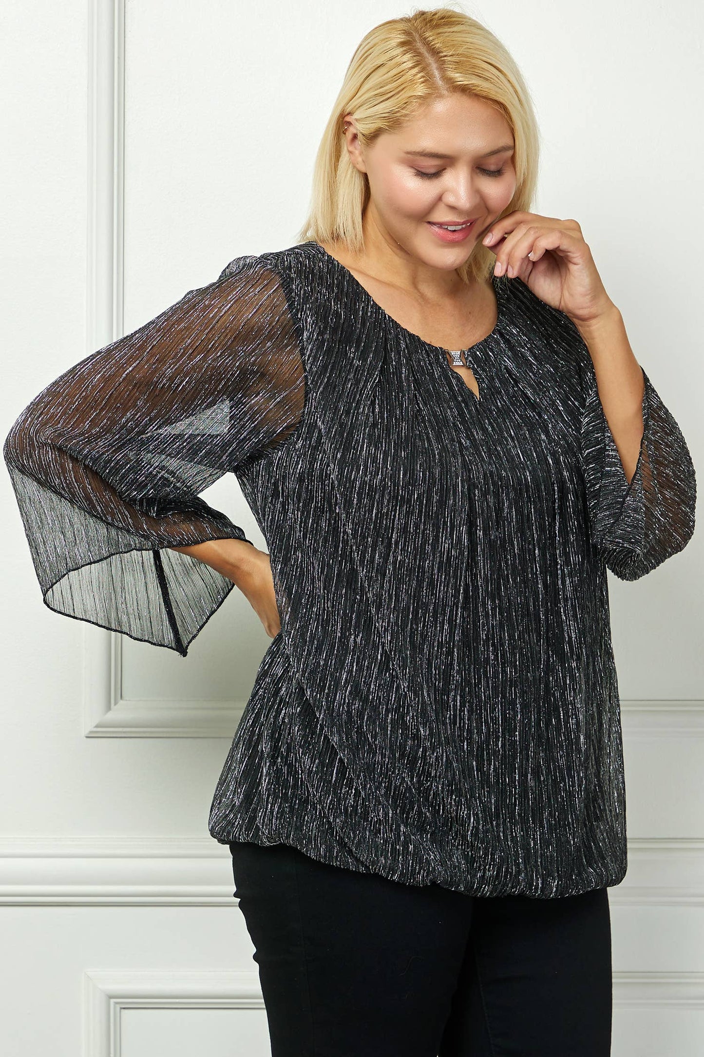 PLUS SIZE SPARKLING PLEATED BUBBLE HEM TOP: BKSIL / 3XL