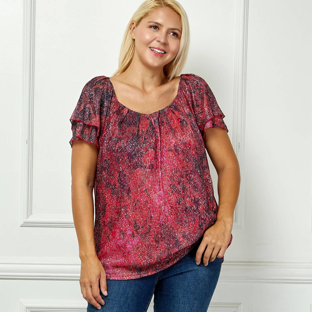 PLUS SIZE MOONLIGHT GLEAM PLEATED FLUTTER BLOUSE: Black/Burgundy/Red / 1XL