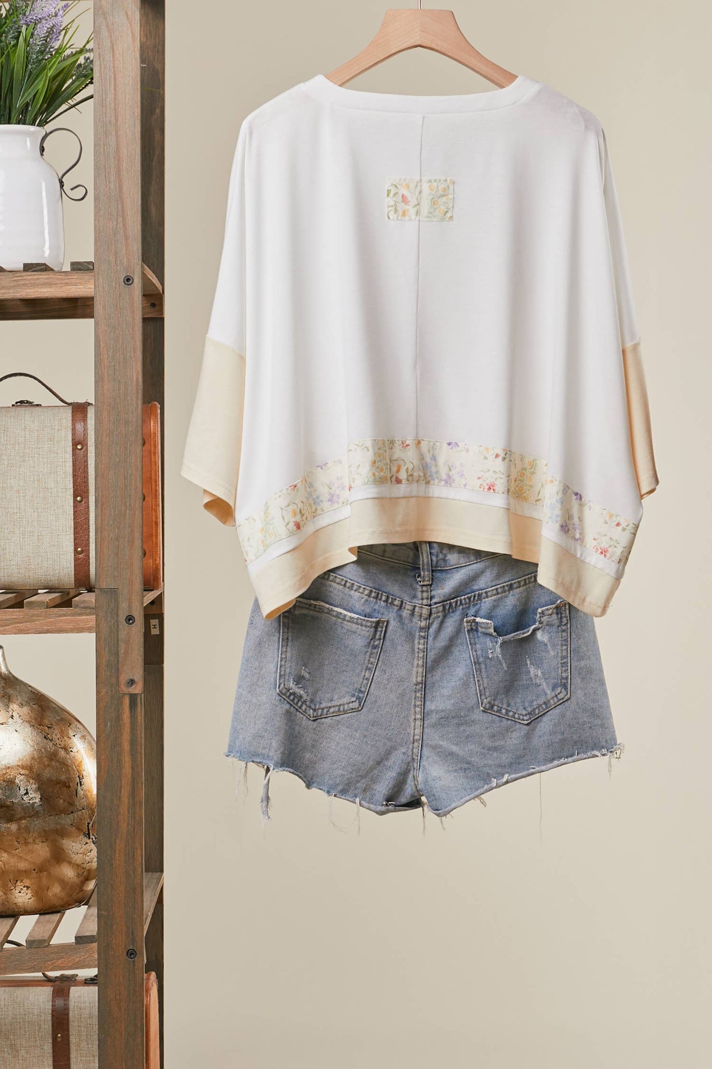 LACE EMBROIDERED SHORT SLEEVES ROUND NECK TOP: Ivory / S