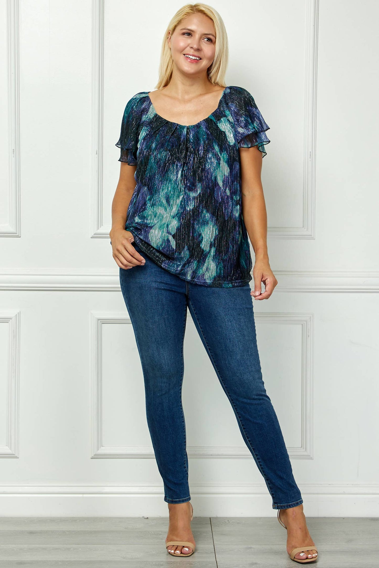 PLUS SIZE MOONLIGHT GLEAM PLEATED FLUTTER BLOUSE: Black/Burgundy/Red / 1XL