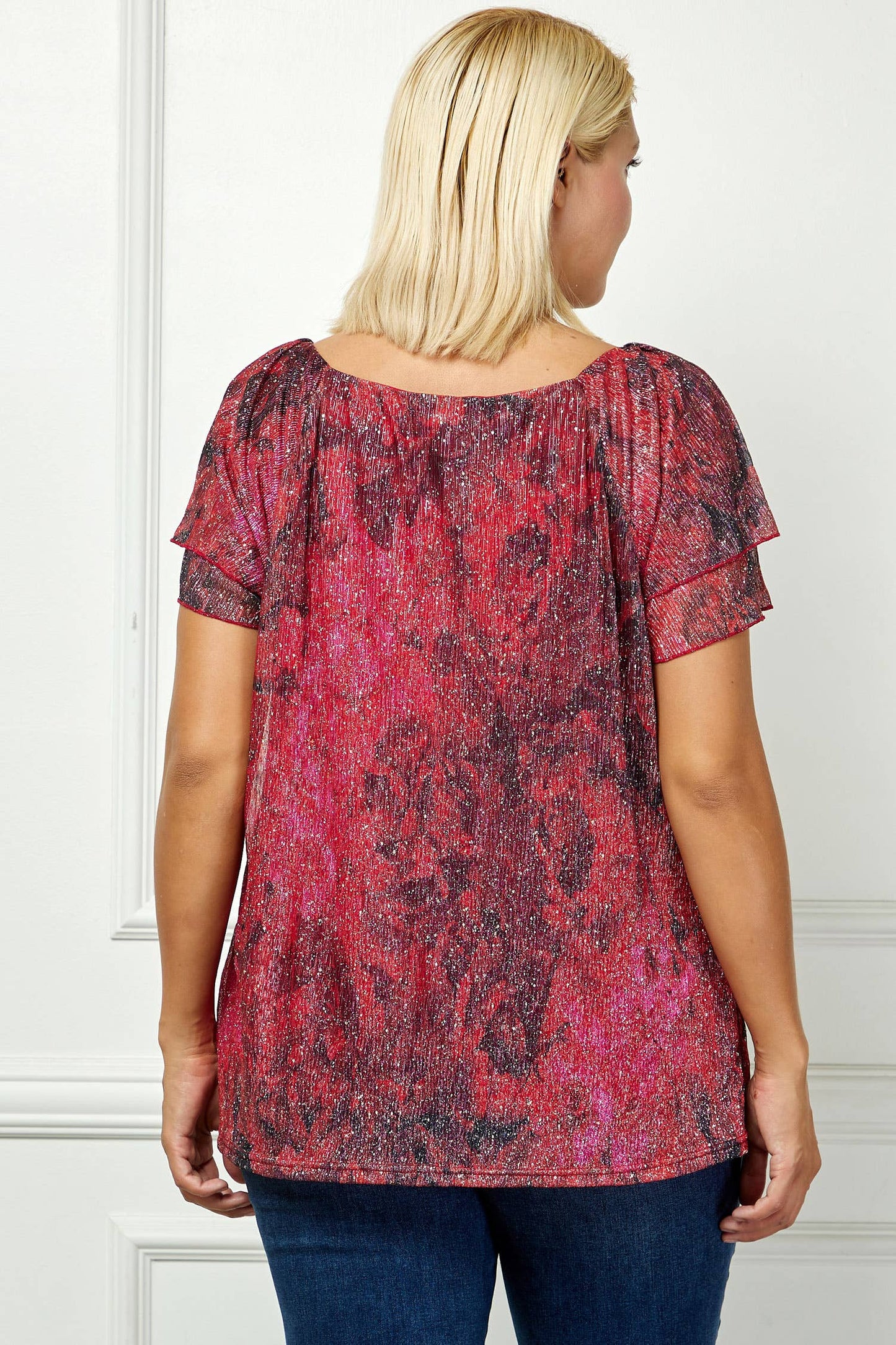 PLUS SIZE MOONLIGHT GLEAM PLEATED FLUTTER BLOUSE: Black/Burgundy/Red / 1XL