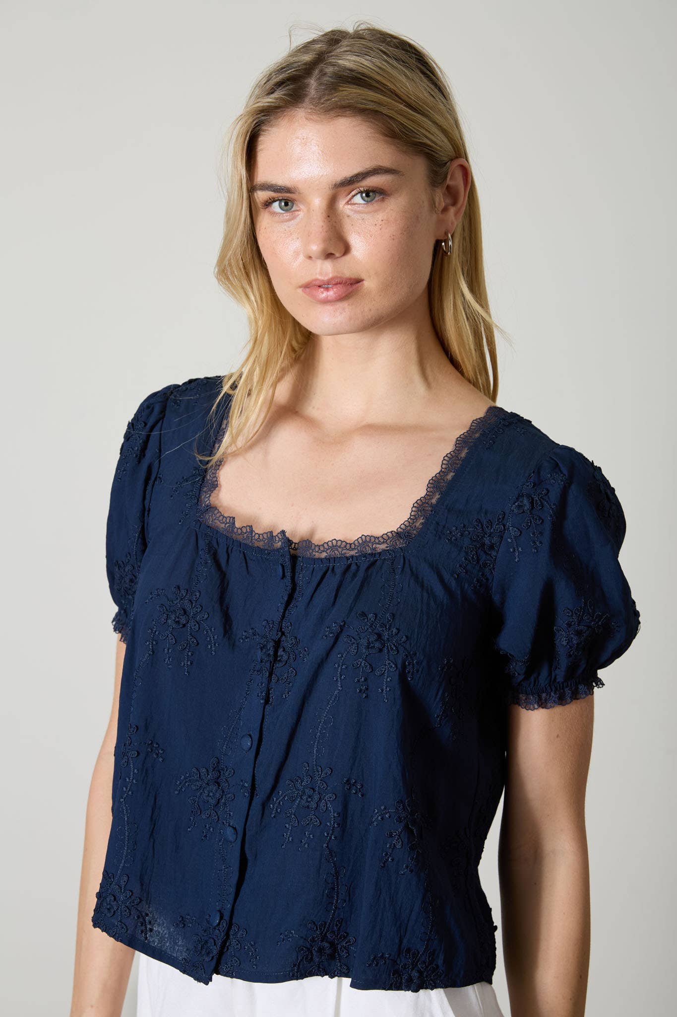 FLORAL EMBROIDERY LACE TRIM PUFF SLEEVE TOP: DUSTY MINT