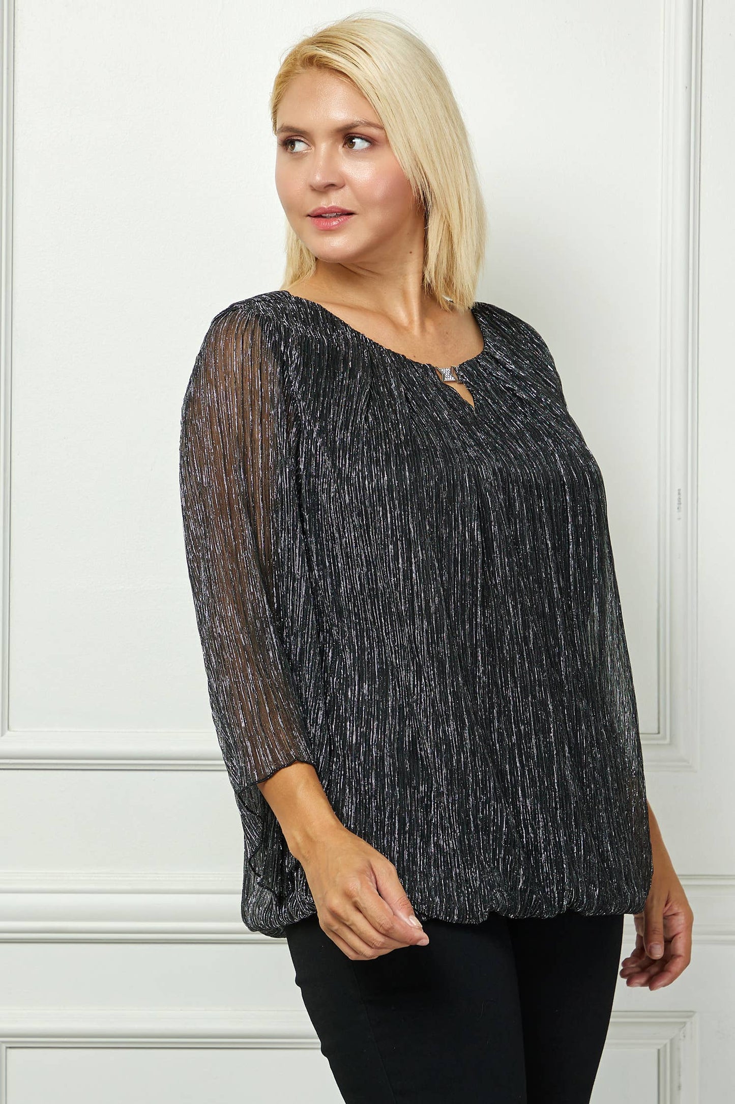 PLUS SIZE SPARKLING PLEATED BUBBLE HEM TOP: BKSIL / 1XL